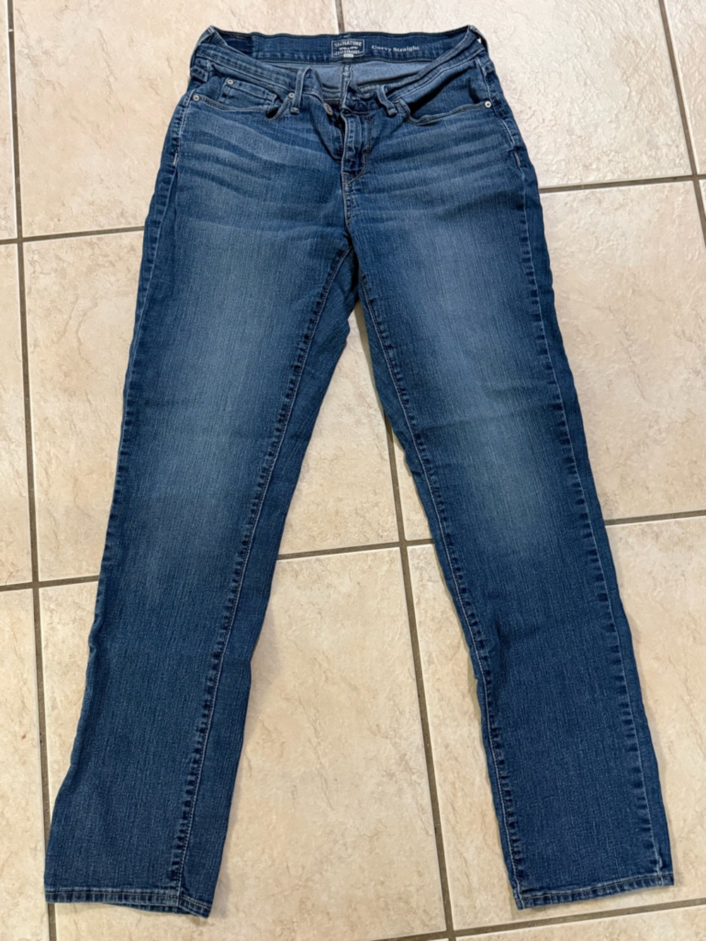 Signature Levi Strauss curvy Straight Dark Wash Jeans Sz 6